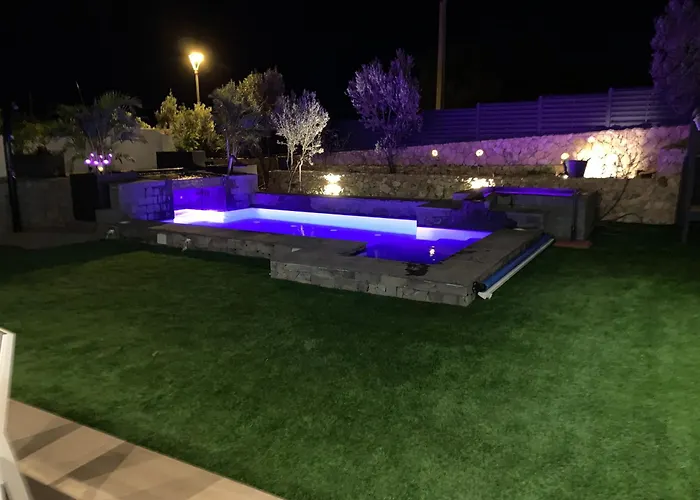 Laian * Triquivijate