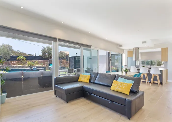 Laian * Triquivijate